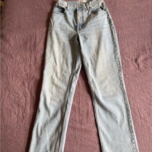 Abercrombie Curve Love 90s Straight High Rise Jean
